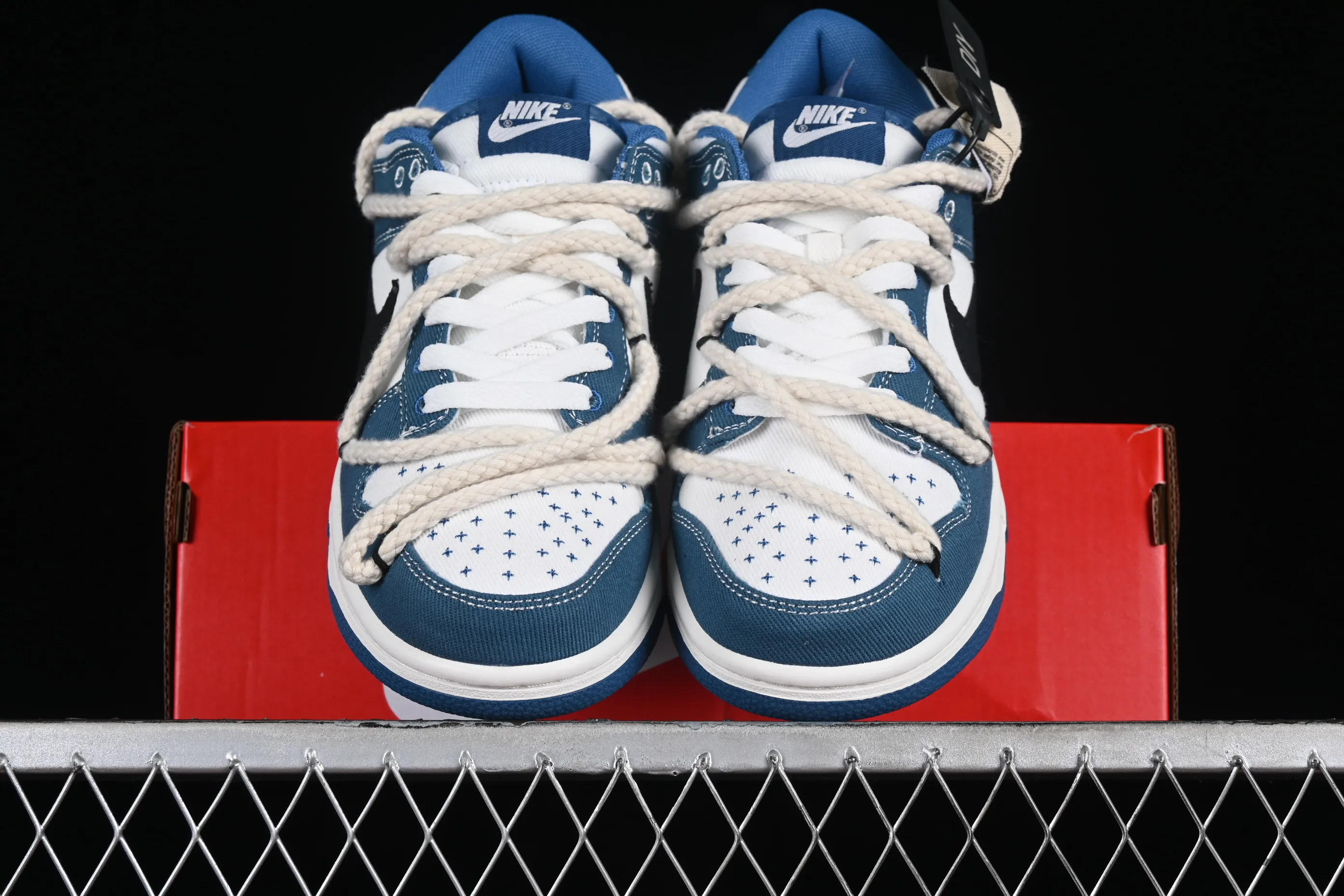 All categories Nk SB Dunk series Nk SB Dunk Low low-top sneakers Nk Dunk Low black and white blue high street style Sashiko embroidery hemp rope deconstruction SB strap low-top casual sneakers DV0834-101